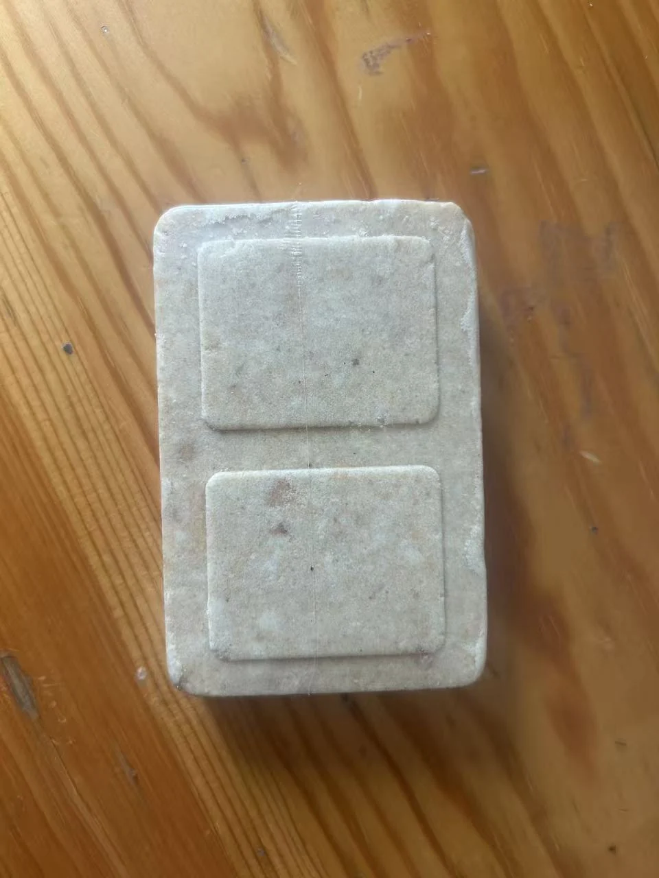 航勤90压缩干粮拆袋后的饼干实物